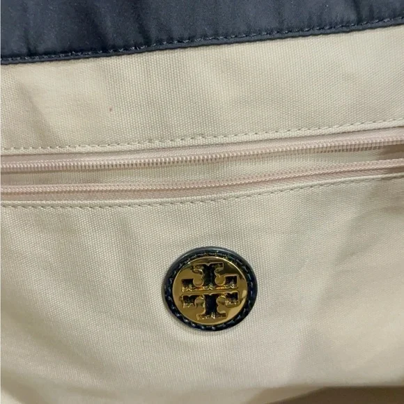 Tory Burch Ella Tote Bag. - Black. - Picture 9 of 10